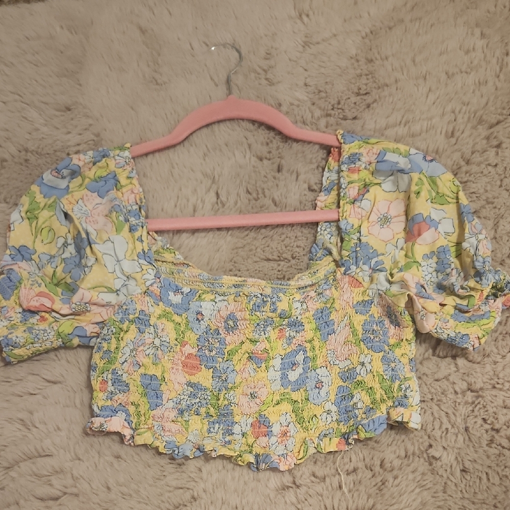 Bar III Cream and Yellow Ruched Crop Blouse